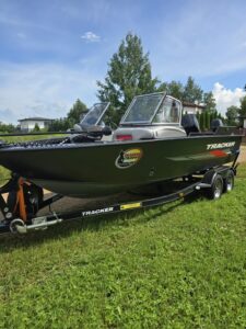 Tracker Targa V18 i exelent skick