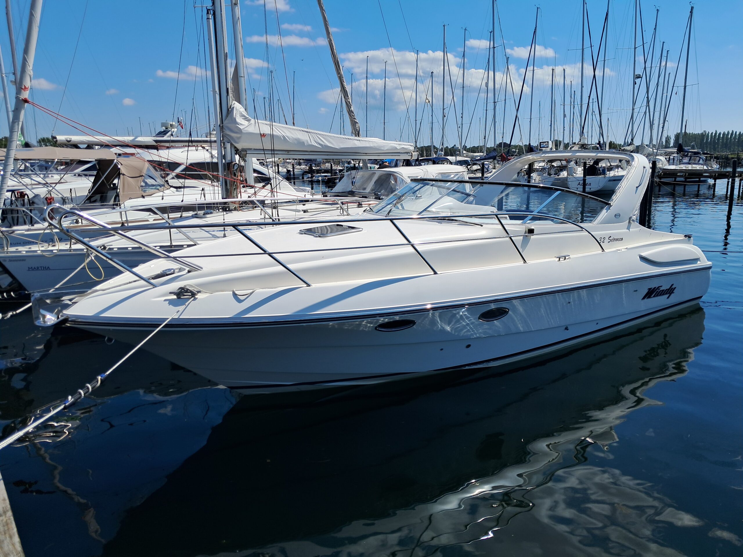 Till salu: Windy 32 Scirocco – 325 tim • 2 ägare • Dubbla KAD300 – båt till salu