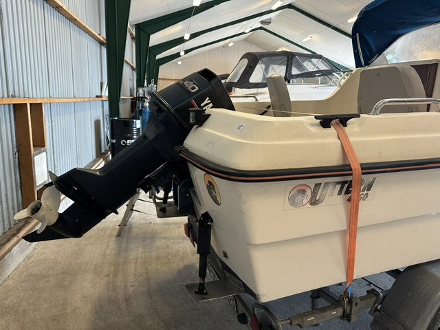Till salu: Uttern 460 med Yamaha 40 hk – komplett med bromsad trailer – bild 2