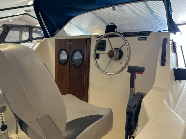 Till salu: Uttern 460 med Yamaha 40 hk – komplett med bromsad trailer – bild 3