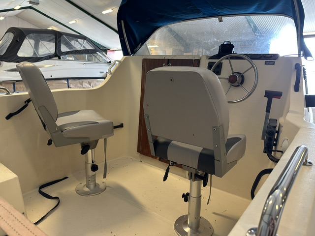 Till salu: Uttern 460 med Yamaha 40 hk – komplett med bromsad trailer – bild 4