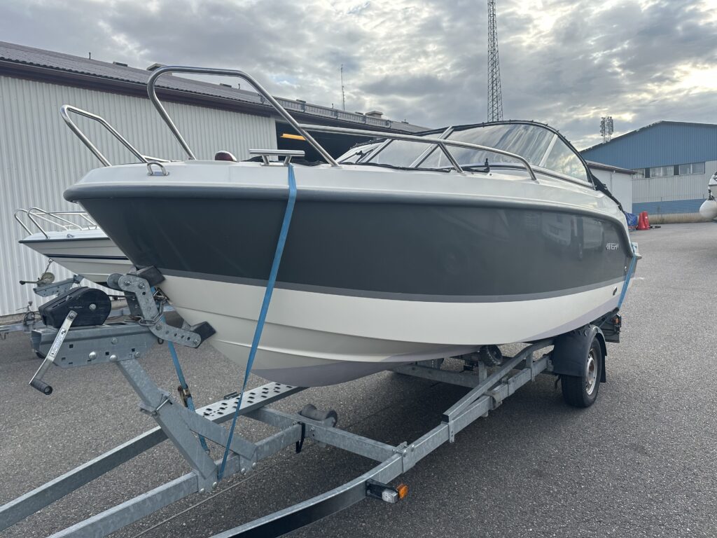 Till salu: UTTERN T51 2017 – MERCURY F100 • 135 TIMMAR • EN ÄGARE • BRENDERUP 80-TRAILER – bild 83