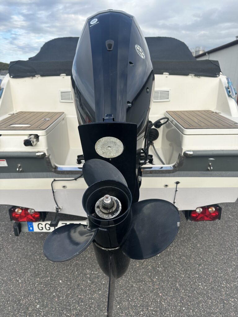 Till salu: UTTERN T51 2017 – MERCURY F100 • 135 TIMMAR • EN ÄGARE • BRENDERUP 80-TRAILER – bild 40