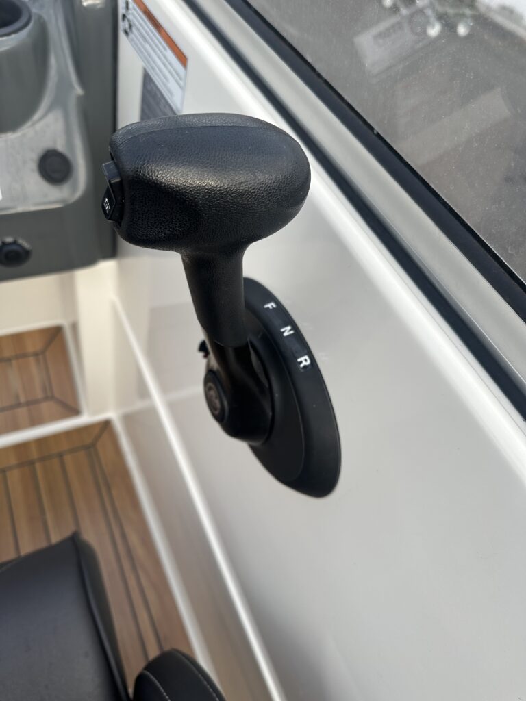 Till salu: UTTERN T51 2017 – MERCURY F100 • 135 TIMMAR • EN ÄGARE • BRENDERUP 80-TRAILER – bild 16