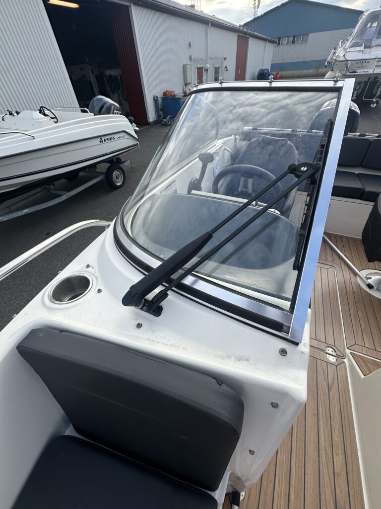 Till salu: UTTERN T51 2017 – MERCURY F100 • 135 TIMMAR • EN ÄGARE • BRENDERUP 80-TRAILER – bild 32