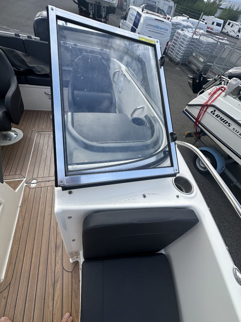 Till salu: UTTERN T51 2017 – MERCURY F100 • 135 TIMMAR • EN ÄGARE • BRENDERUP 80-TRAILER – bild 33