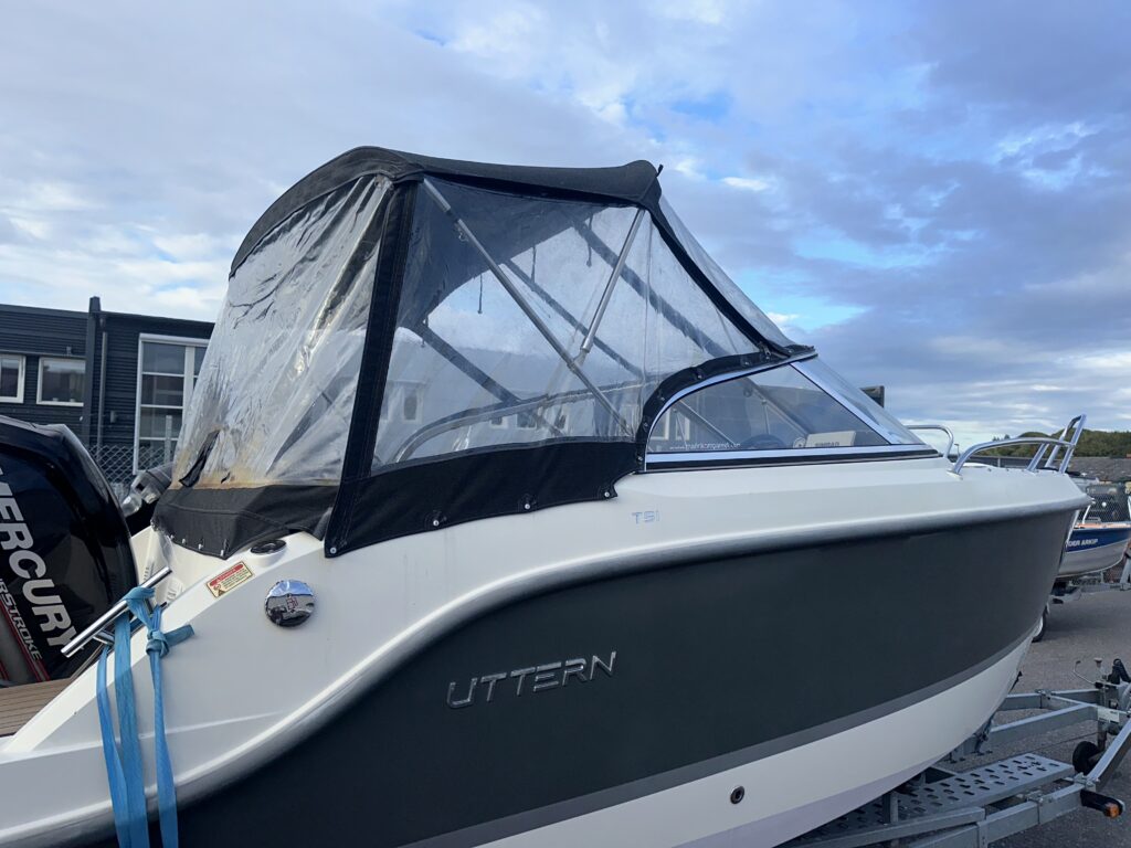 Till salu: UTTERN T51 2017 – MERCURY F100 • 135 TIMMAR • EN ÄGARE • BRENDERUP 80-TRAILER – bild 2